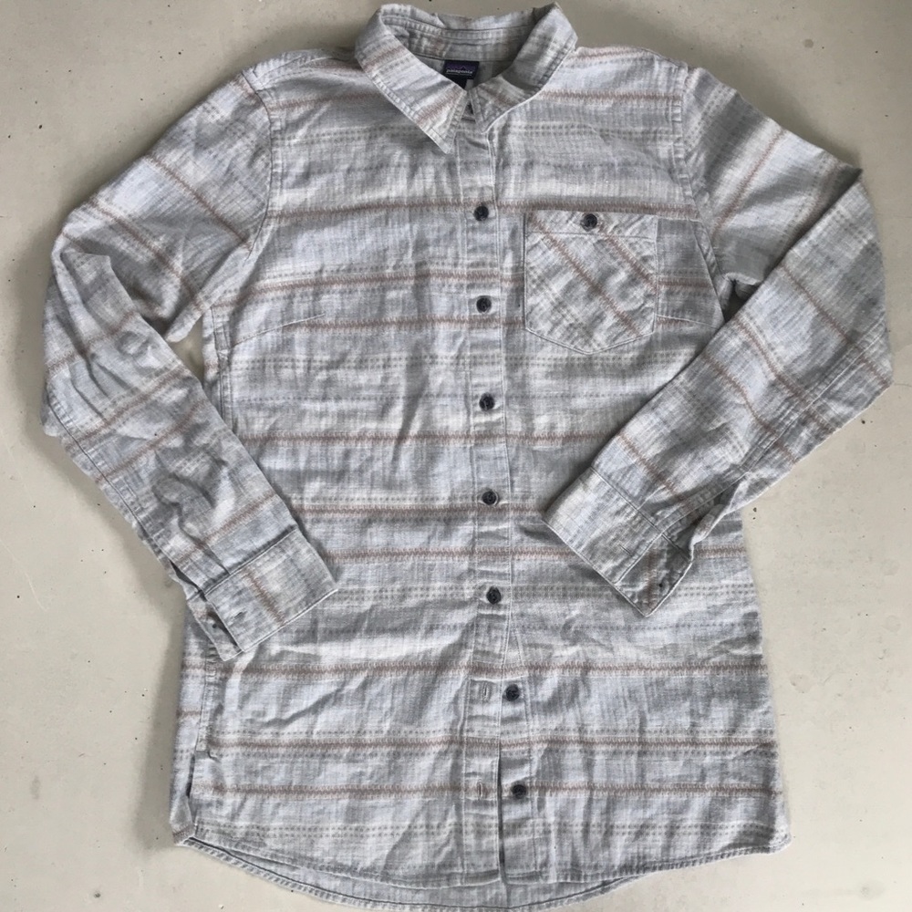 Patagonia women’s small organic cotton button up shirt